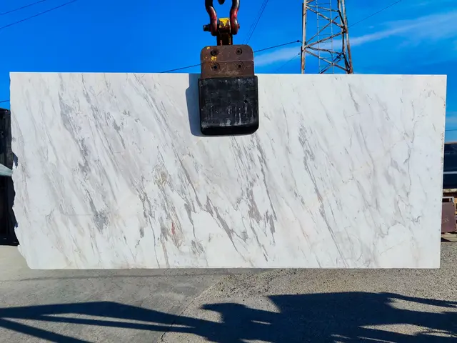 Полоса из мрамора VOLAKAS полированный 1560x720x30 мм, код 25628