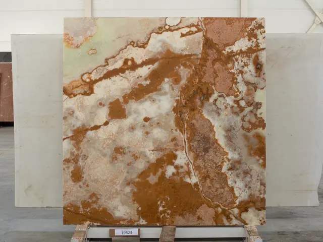 Слэб из оникса VERDE полированный 1840x1900x20 мм, код 19523