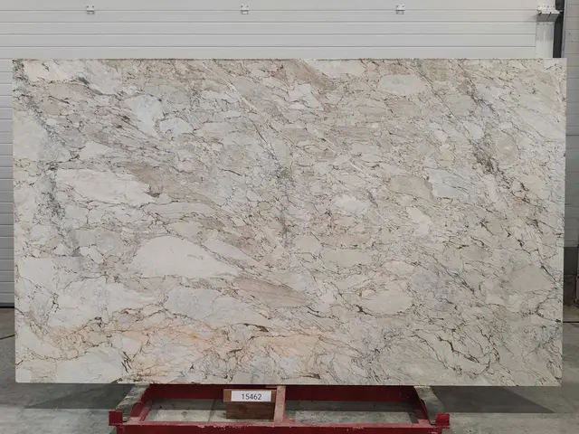 Слэб из мрамора CALACATTA CREMO полированный 2950x1750x20 мм, код 15462