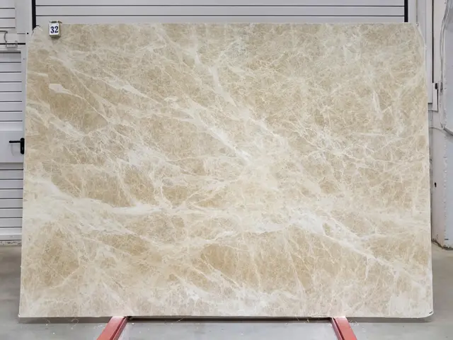 Слэб из мрамора EMPERADOR LIGHT полированный 2760x1970x20 мм, код 25775