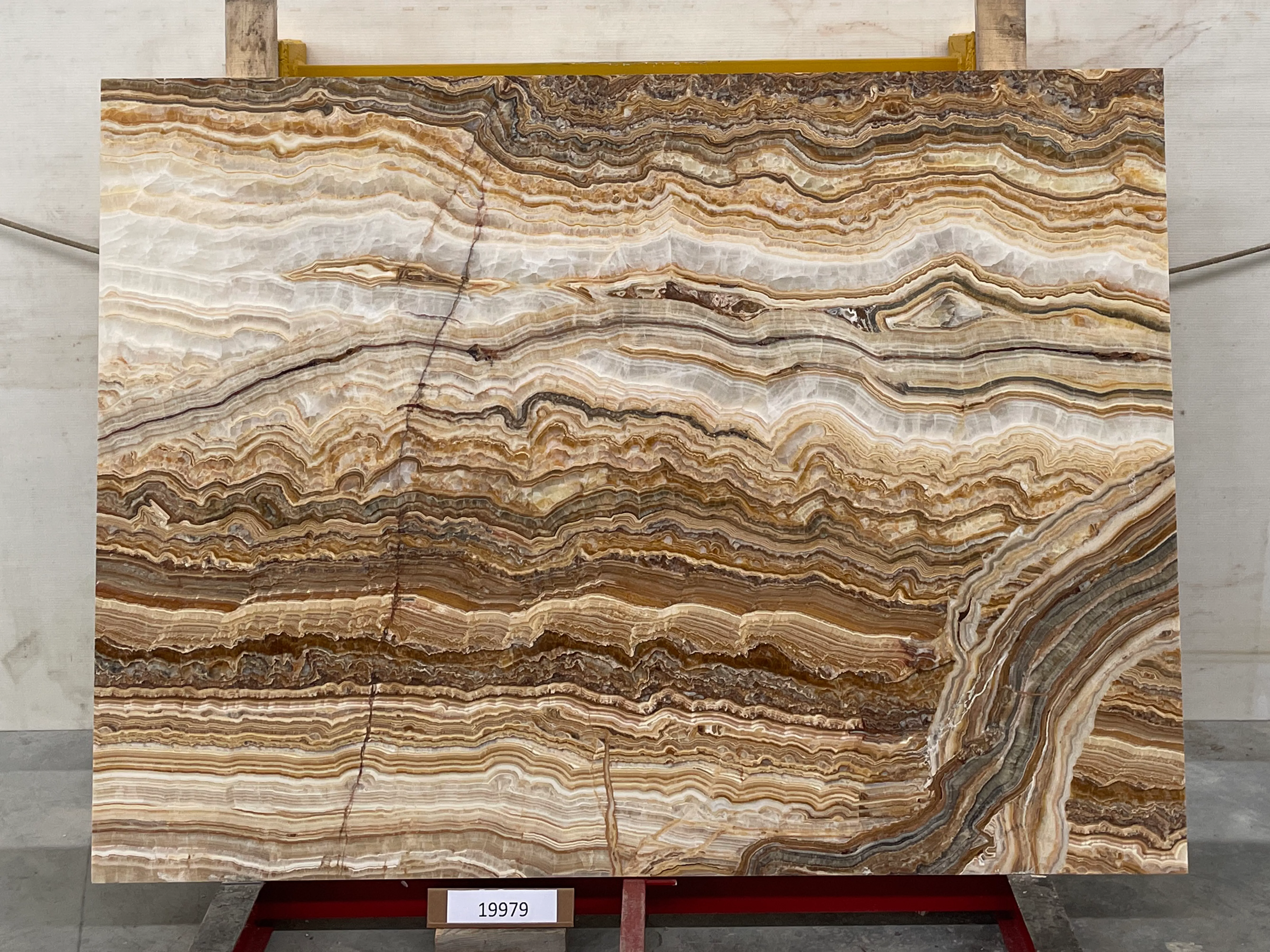 Слэб из оникса ONICE ROMANTIC BROWN полированный 2100x1550x20 мм, код 19979