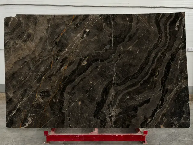 Слэб из мрамора SAINT PELAGIA полированный 3010x1860x20 мм, код 24509