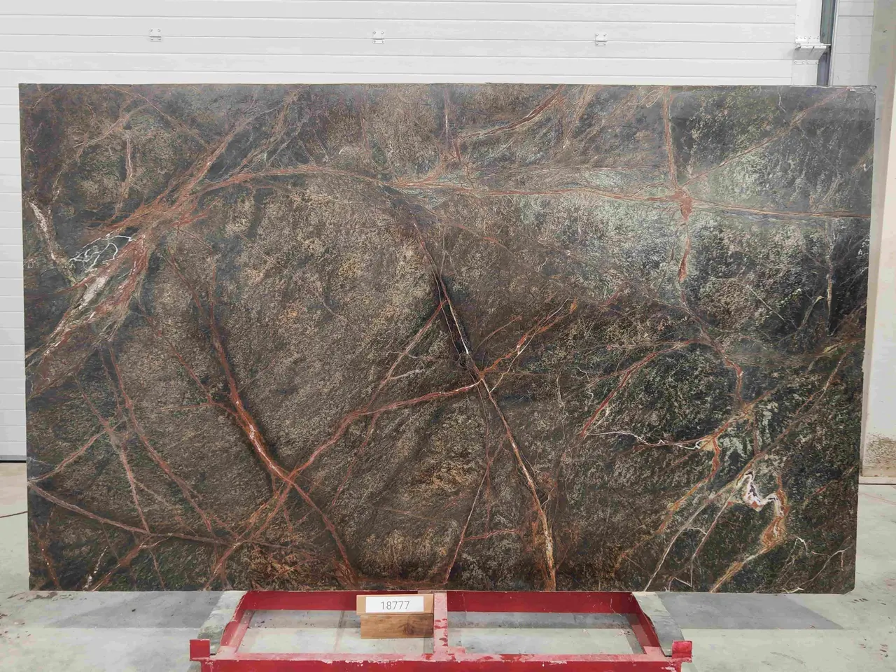 Слэб из мрамора BIDASAR GREEN полированный 3050x1840x30 мм, код 18777