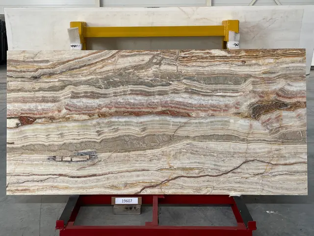 Слэб из оникса ONICE GOLDEN WAVE полированный 2800x1350x20 мм, код 19607