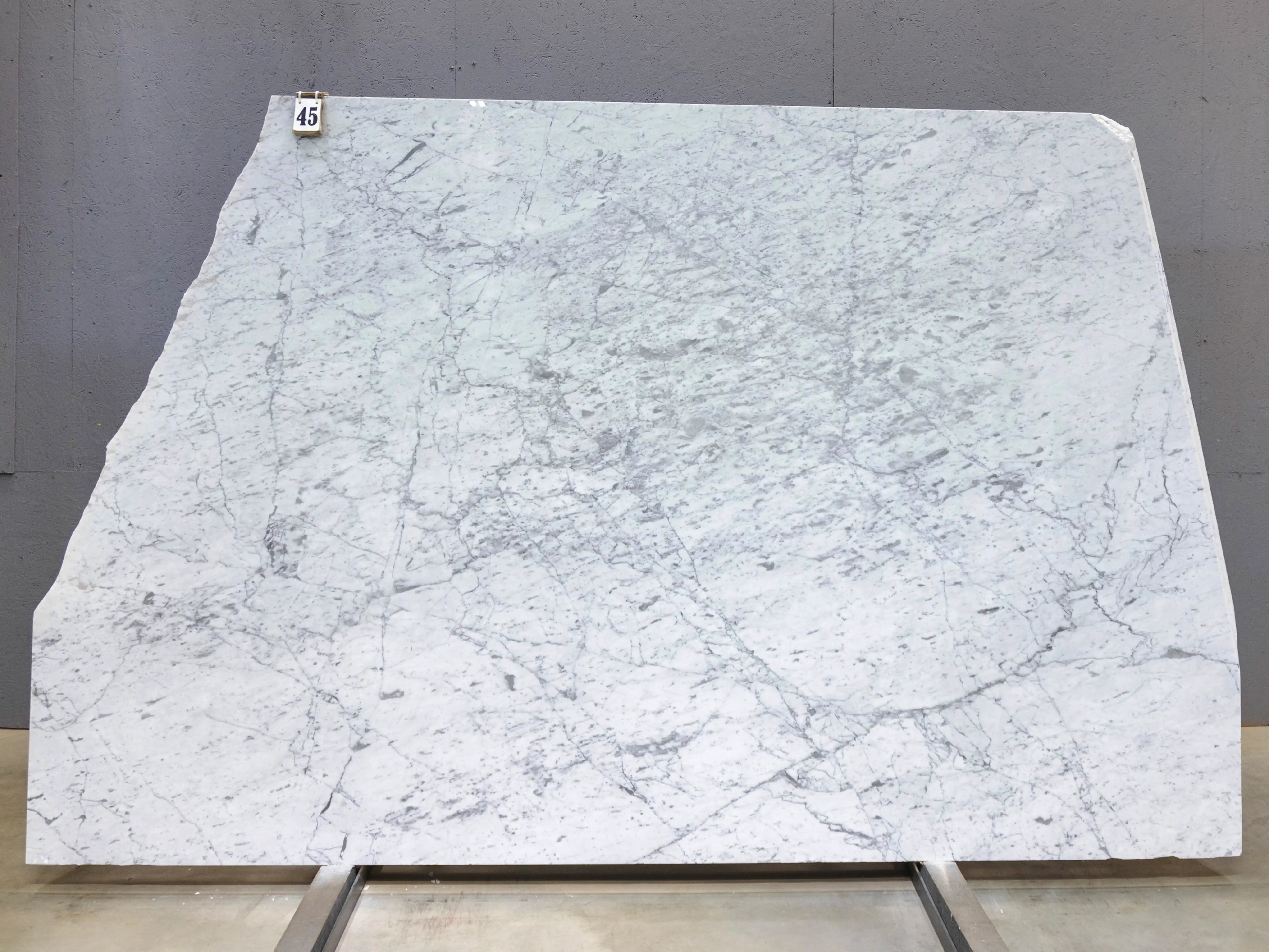 Слэб из мрамора BIANCO CARRARA С полированный 2450x1850x20 мм, код 28690