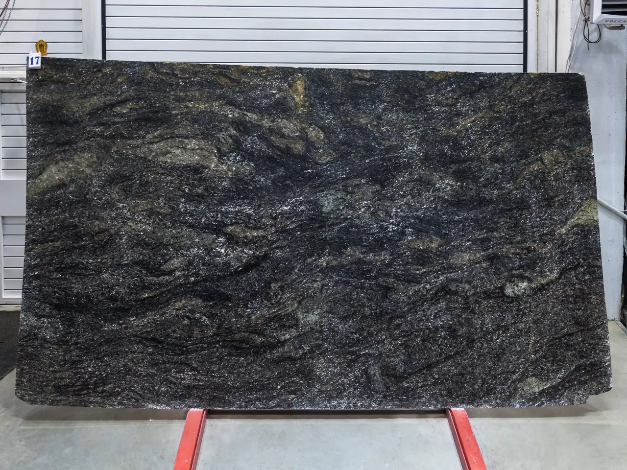 Слэб из гранита METALICUS LEATHER 3300x1920x20 мм, код 28315