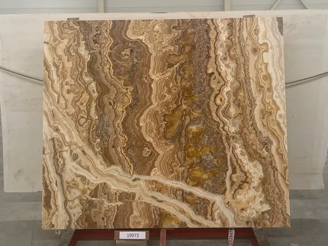 Слэб из оникса ONICE ROMANTIC BROWN полированный 2000x1700x20 мм, код 19973