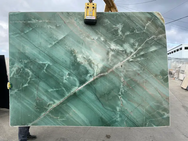 Слэб из кварцита DA VINCI полированный 2670x1870x20 мм, код 16047