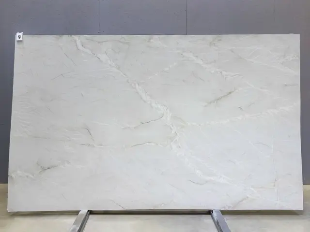Слэб из кварцита BIANCO SUPERIORE полированный 3250x1960x20 мм, код 26912