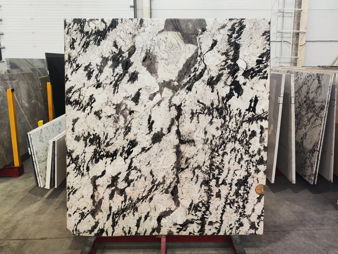 Слэб из кварцита TOURMALINE ICE полированный 2260x1990x20 мм, код 28926