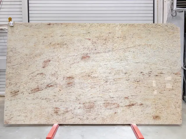 Слэб из гранита IVORY BROWN полированный 3400x1950x30 мм, код 25790