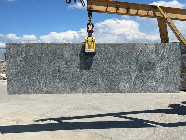 Полоса из гранита KUPPAM GREEN полированный 3170x910x20 мм, код 20946