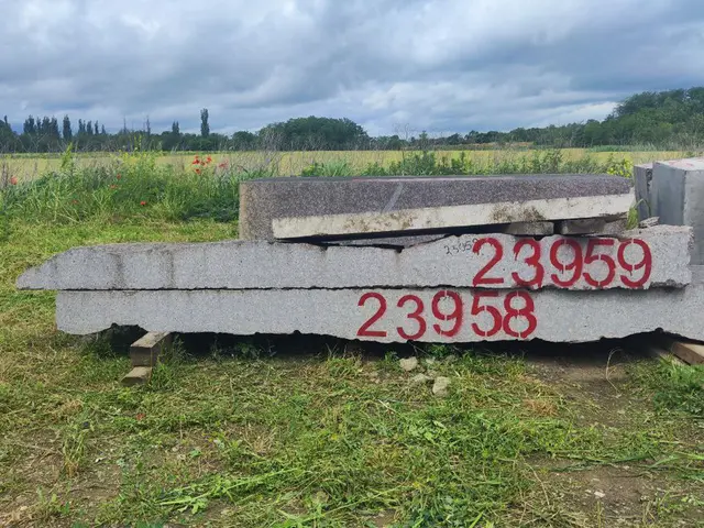 Гранит Блок из гранита МЕЖИРИЧСКИЙ 2540x650x150 мм, код 23959