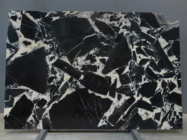 Слэб из кварцита GRAND NOIR полированный 2930x1700x20 мм, код 28320