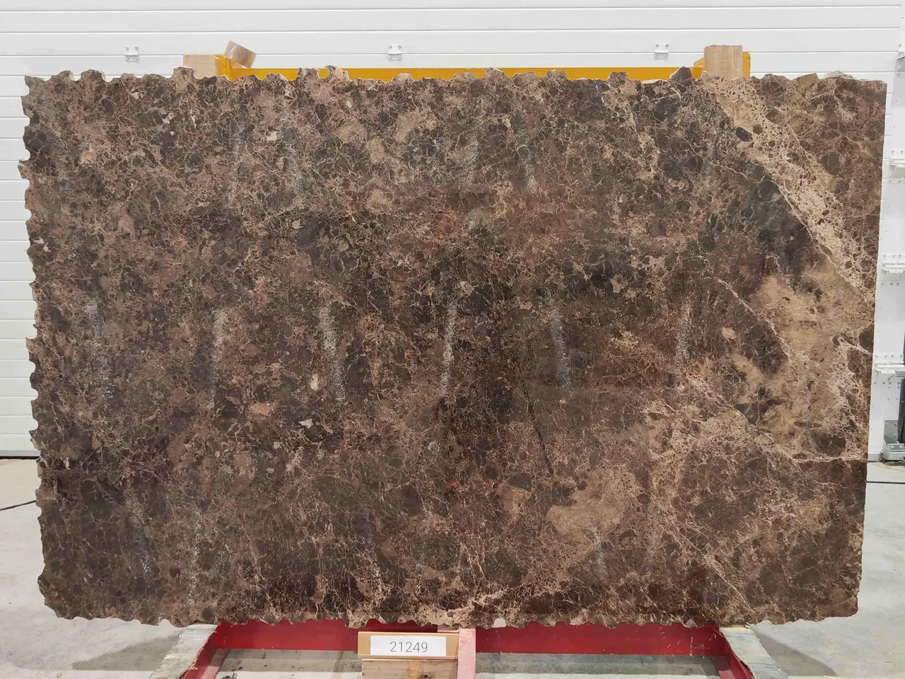 Слэб из мрамора EMPERADOR DARK полированный 2300x1480x30 мм, код 21249