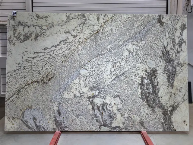 Слэб из гранита REAL BLANСO полированный 3210x2070x20 мм, код 28492