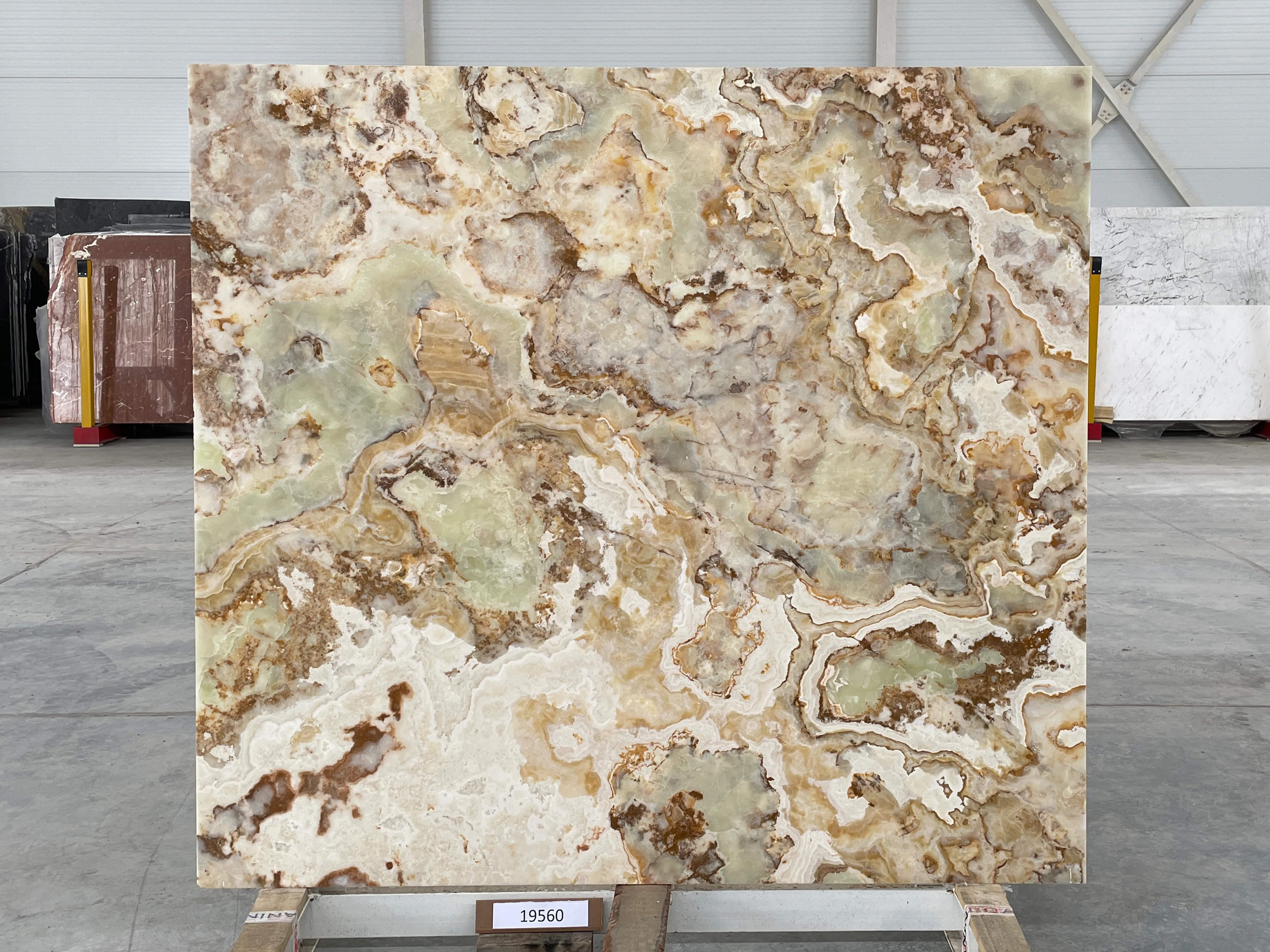 Слэб из оникса ONICE WHITE FLORENCE полированный 1940x1780x20 мм, код 19560