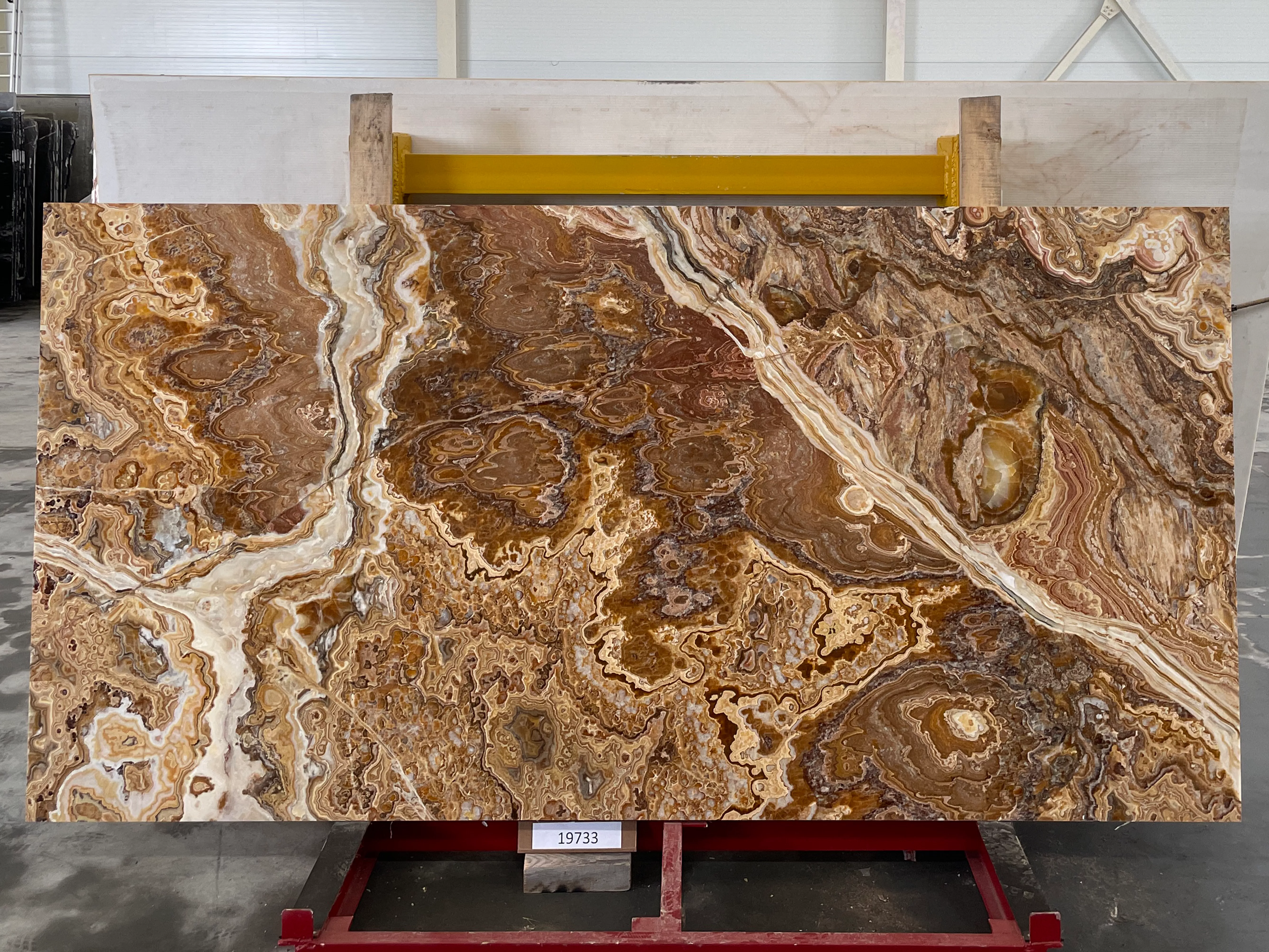 Слэб из оникса ONICE ROMANTIC BROWN полированный 2850x1450x20 мм, код 19733