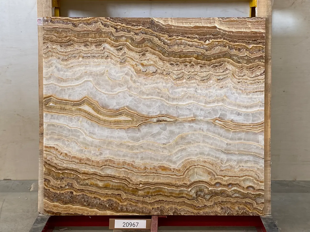 Слэб из оникса ONICE ROMANTIC BROWN полированный 1500x1350x20 мм, код 20967