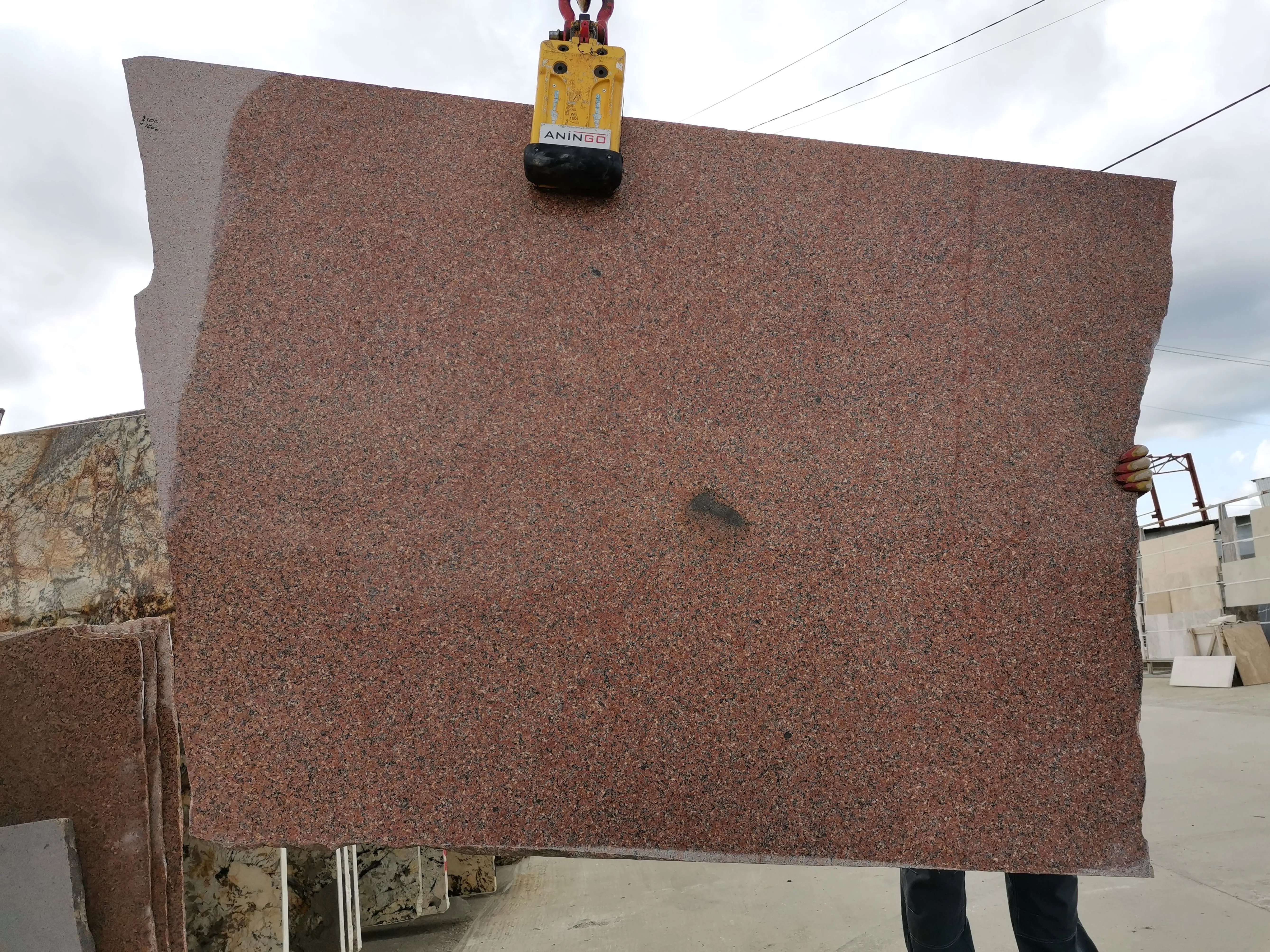 Слэб из гранита ROSA PERSA полированный 2750x1500x30 мм, код 10341
