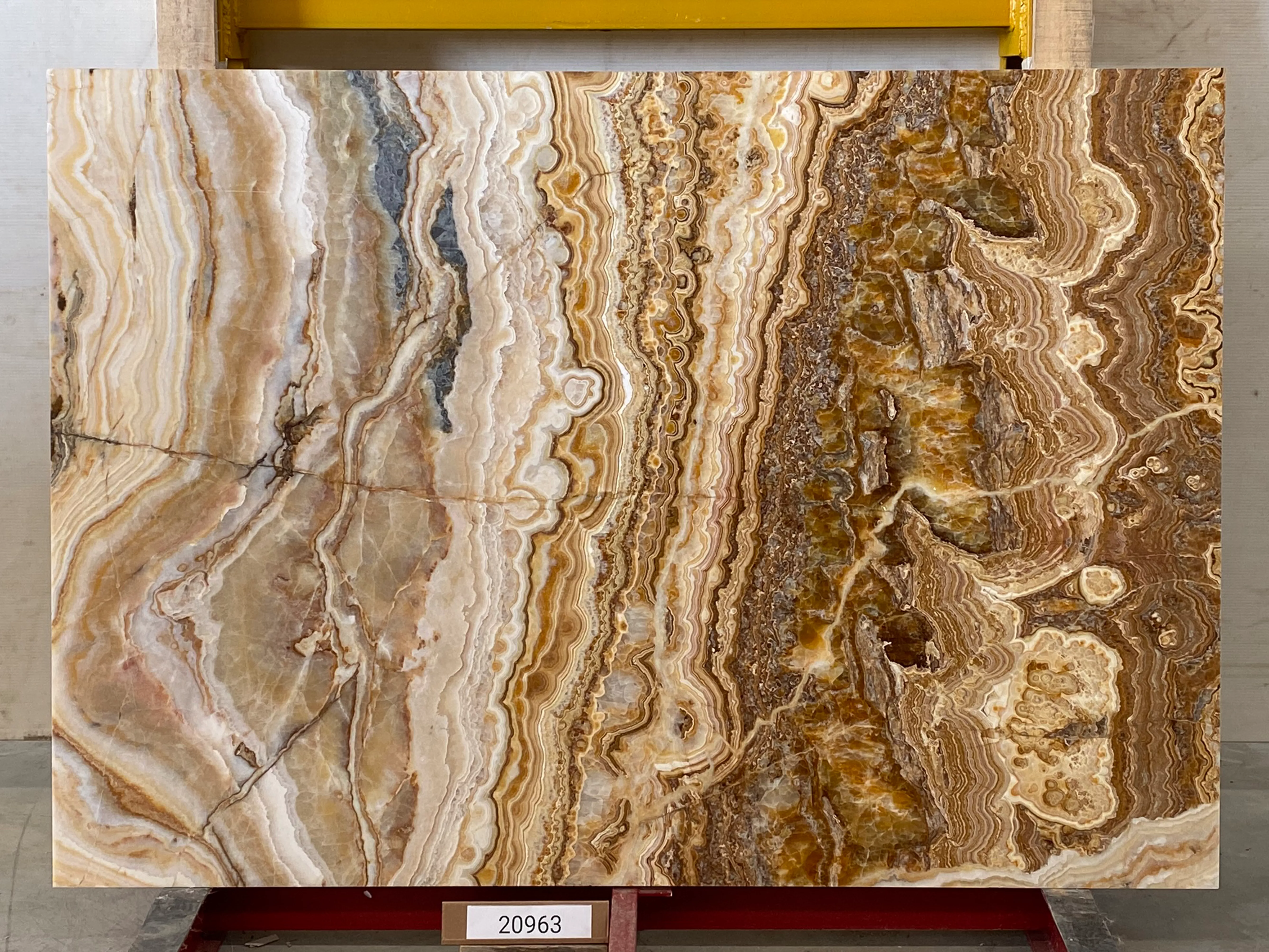 Слэб из оникса ONICE ROMANTIC BROWN полированный 2000x1400x20 мм, код 20963