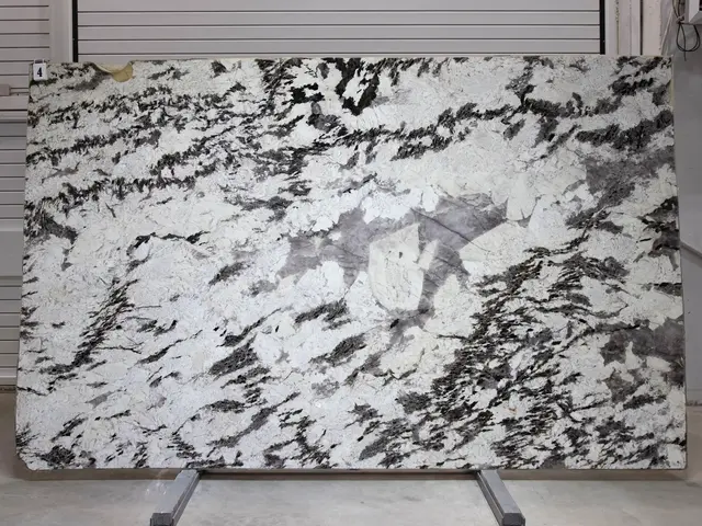 Слэб из кварцита TOURMALINE ICE полированный 3280x1990x20 мм, код 25710