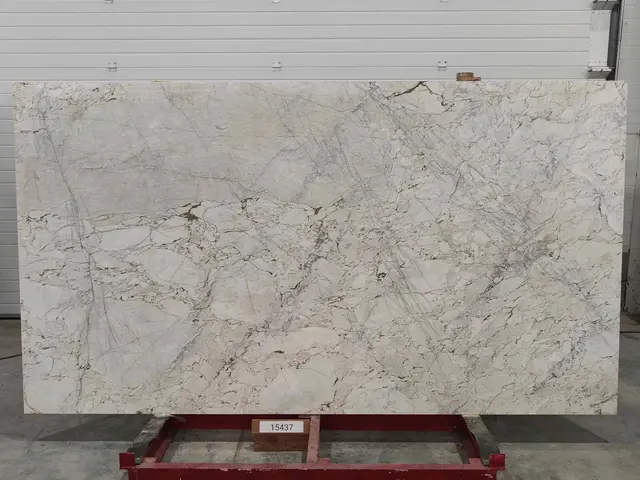 Слэб из мрамора CALACATTA CREMO полированный 2900x1600x20 мм, код 15437