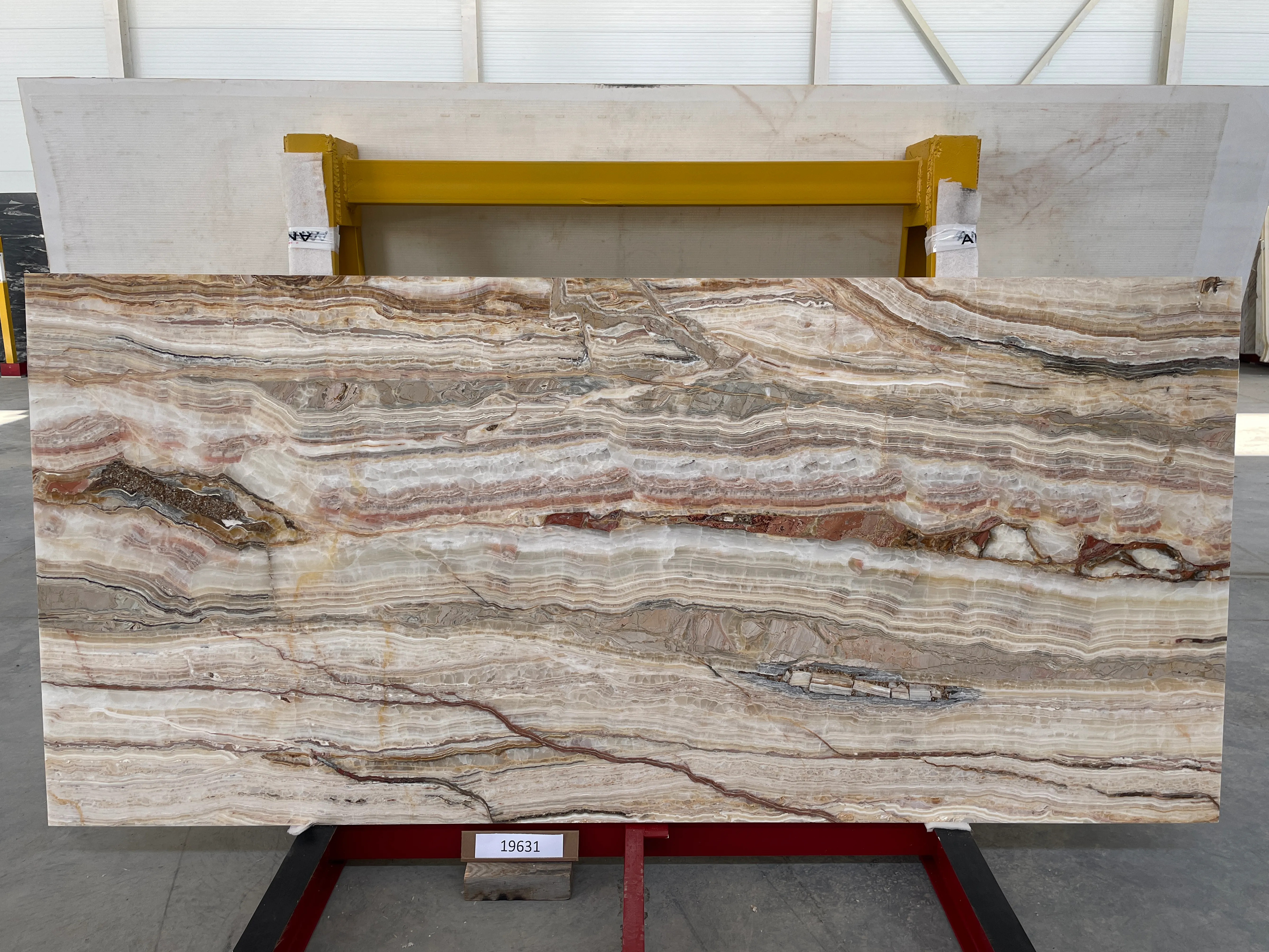 Слэб из оникса ONICE GOLDEN WAVE полированный 2800x1300x20 мм, код 19631