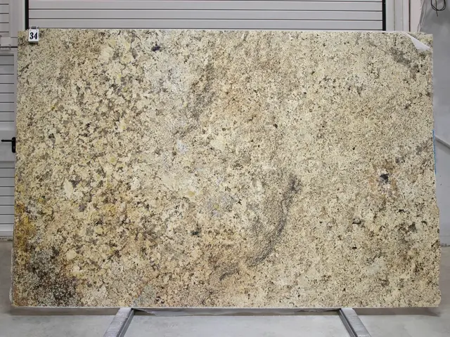 Слэб из гранита NAMIBIAN GOLD полированный 2890x1880x20 мм, код 25691