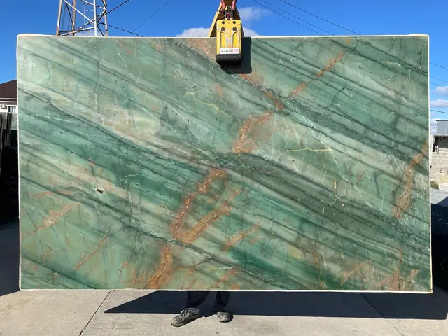 Слэб из кварцита DA VINCI полированный 3220x2000x20 мм, код 15807