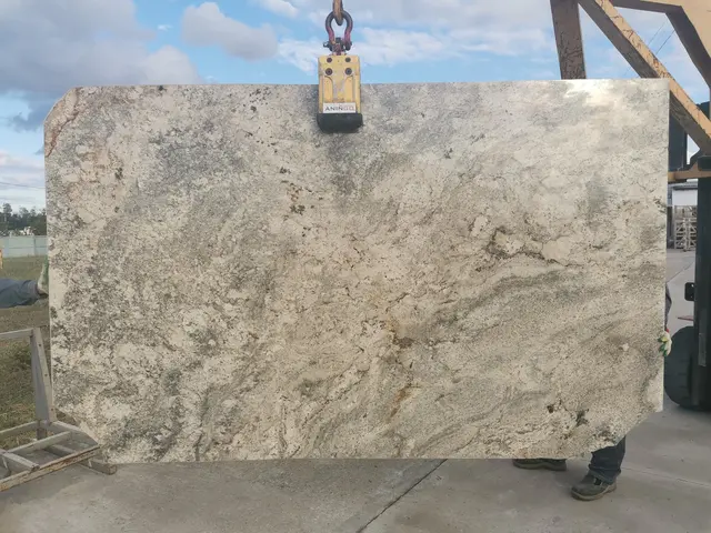 Слэб из гранита WHITE ICE полированный 2930x1790x30 мм, код 15517