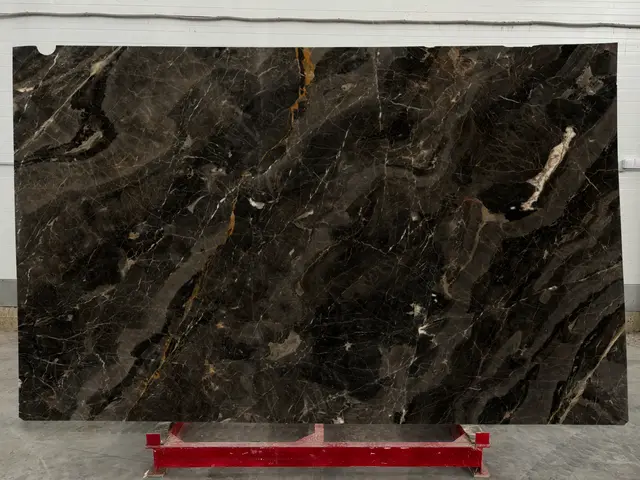 Слэб из мрамора SAINT PELAGIA полированный 3010x1860x20 мм, код 24500