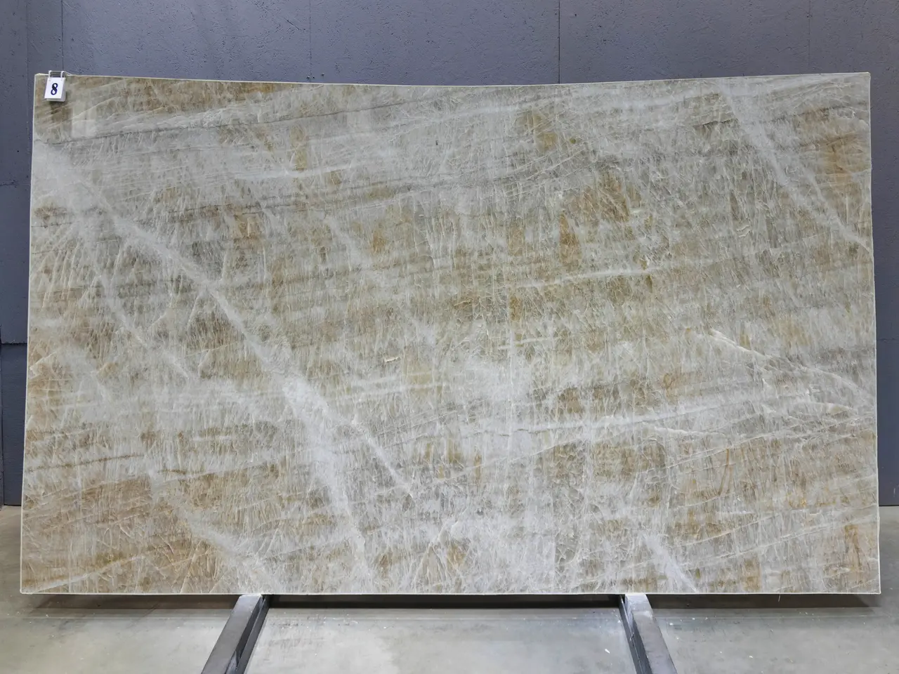 Слэб из кварцита AVOHAI полированный 3270x1940x20 мм, код 28447