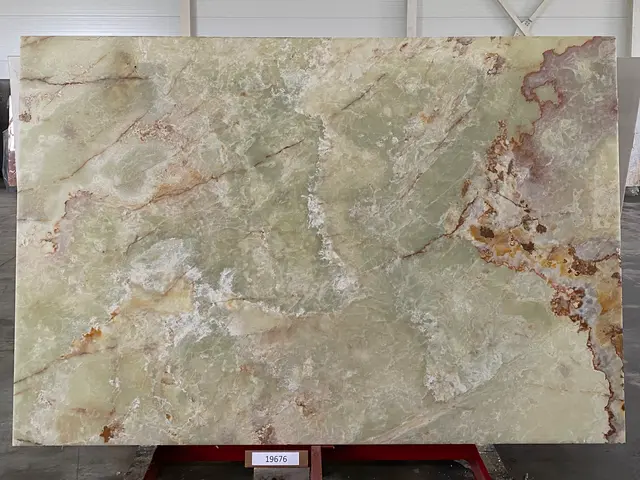 Слэб из оникса VERDE полированный 2750x1850x20 мм, код 19676