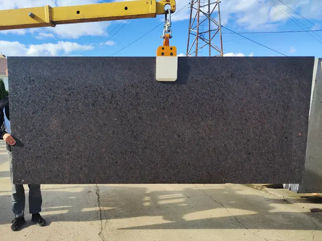 Слэб из гранита TAN BROWN LAPOTRA 3090x1270x30 мм, код 28969