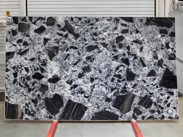 Слэб из кварцита GRAND CONSTANTINE полированный 3300x1970x20 мм, код 28310